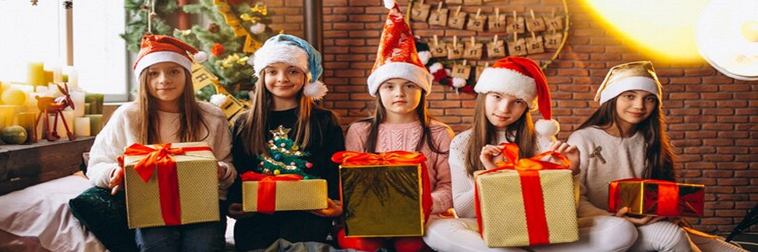 How To Host A Cozy & Intimate Little Christmas Party?