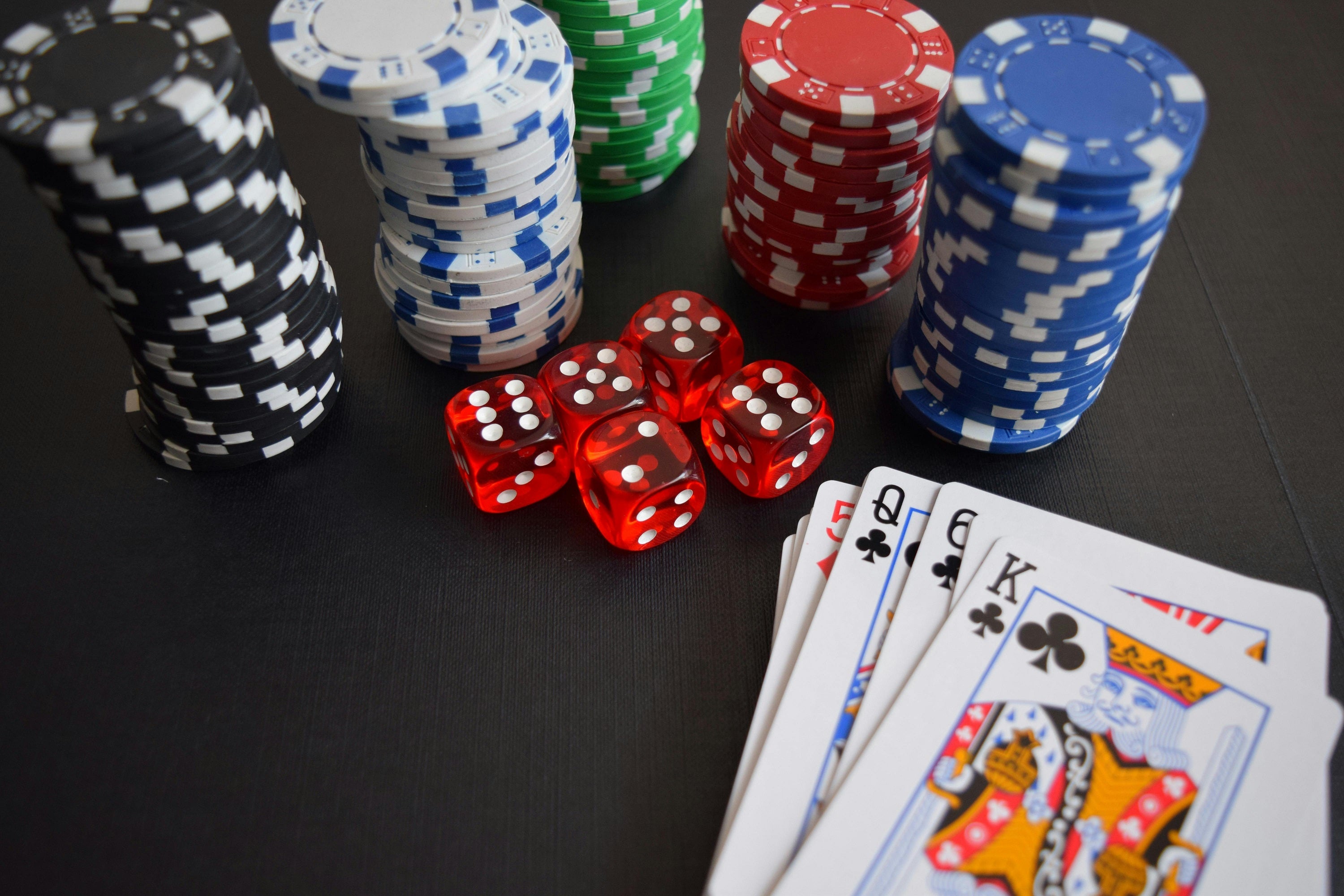 Easy Ways to Make the Ultimate Poker-Themed Party for Everyone