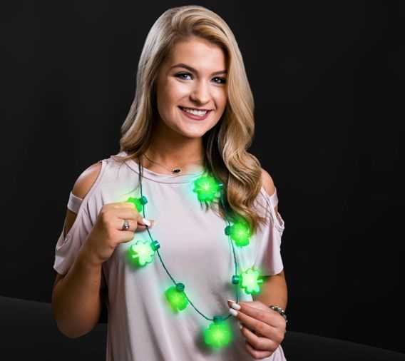 Led Light Up Clover Flashing Necklace