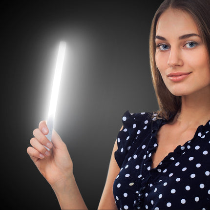 White 10" Glow Sticks - Pack of 25